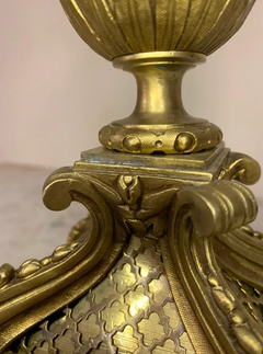 Imagem do Par CASTIÇAL / CANDELABRO FUNDIÇÃO EM BRONZE AO ESTILO ART NOUVEAU, DE MEADOS DO SÉCULO XIX - CÓD. 622