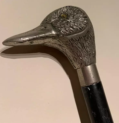 CALÇADOR DE SAPATO ANTIGO , CALCADEIRA DE CHIFRE, CORPO EM MADEIRA, APOIO EM METAL PRATEADO EM FORMATO DE PATO AO ESTILO ART NOUVEAU - CÓD. 293 - Toque Antigo