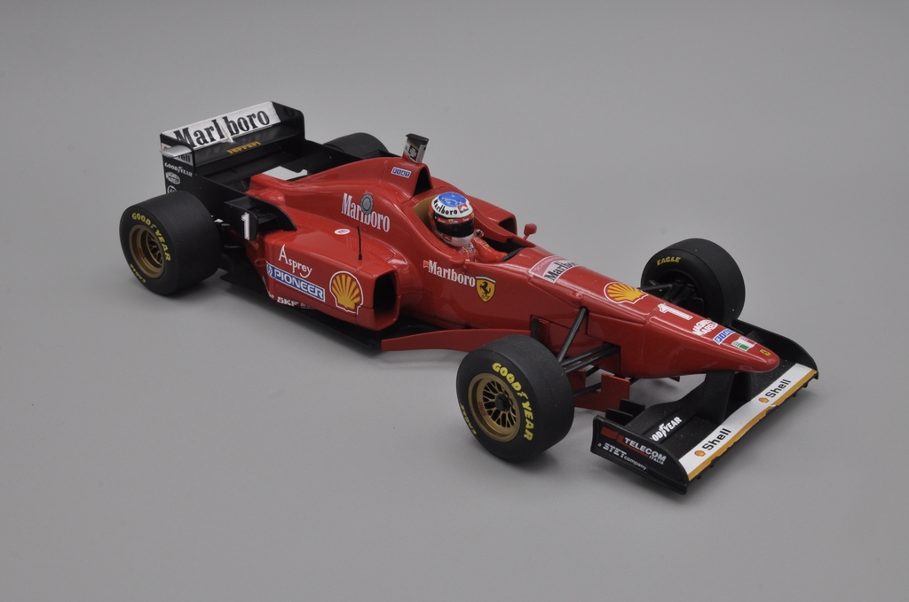 Modellino Ferrari F310/2 guidata da Michael Schumacher nel 1996