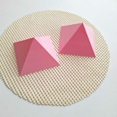 kit 3 Pirâmides de Radiestesia e Radiônica 7,0x4,5cm - angulação de Quéops - 1 branca, 1 rosa e 1 dourada na internet