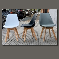 COMBO: 4 SILLAS Y 2 SILLONES TULIP