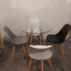 Combo: Mesa de vidrio redonda Eames + 4 Sillas Tulip