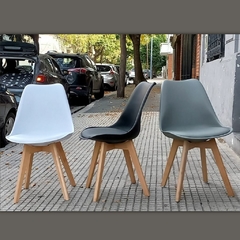 Combo: Mesa de vidrio redonda Eames + 4 Sillas Tulip - comprar online