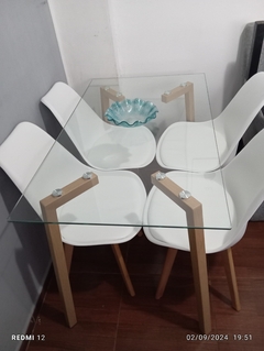 COMBO MESA TURQUIA DE VIDRIO 120 X 70 CM + 4 SILLAS TULIP BLANCAS IMPORTADAS