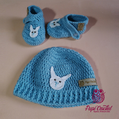 Conjunto Gorrito y Escarpines Con Aplique