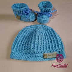 Conjunto Gorrito y Escarpines Lineas