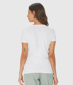 Camiseta Básica Branca Decote V Malwee - comprar online