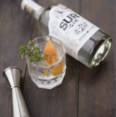 Caja de Madera + Sur Gin 500 ML + Vaso + Jigger - comprar online