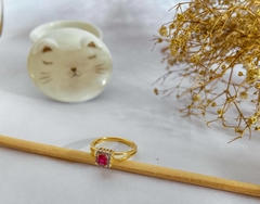 Anel em Pedra Zircônia na Cor Rosa, Folheado a Ouro 18k. - comprar online