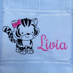 Toalha Lavabo Bordada Personalizada Infantil 30 x 45 cm – Tigresa com Lacinho - comprar online