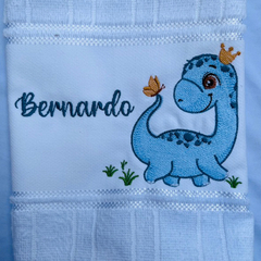 Toalha Lavabo Bordada Personalizada Infantil 30 x 45 cm – Dinossauro com Coroa - comprar online