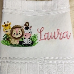 Toalha Lavabo Bordada Personalizada Infantil 30 x 45 cm - Safari: Girafa, Leão e Zebra - comprar online