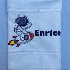 Toalha Lavabo Bordada Personalizada Infantil 30 x 45 cm – Astronauta - comprar online