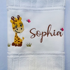 Toalha Lavabo Bordada Personalizada Infantil 30 x 45 cm – Girafa e Borboleta - comprar online