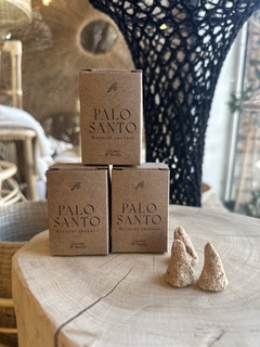 Conos de palo santo