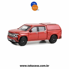 1:64 GREEN LIGHT - 2022 Chevrolet Silverado LTD High Country SHOWROOM FLOOR series 2 - comprar online