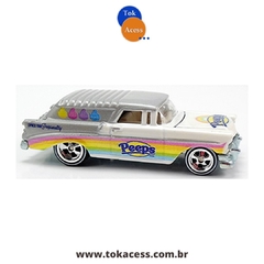 1:64 Hot Wheels - 1956 Chevy NOMAD Delivery - Just Born - Peeps - comprar online