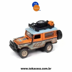 Miniatura 1:64 Johnny Lightning - Gulf - 1980 Toyota's J40 Land Cruiser Muddy EMS Exclus Dirty Ver - comprar online