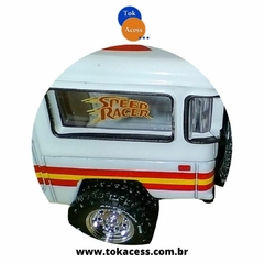 Miniatura 1:64 Johnny Lightning - Speed Racer - 1980 Toyota Land Cruiser - JLCP7464 - Tok Acess