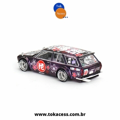 Miniatura 1:64 - Kaido House Mini GT - Datsun Kaido 510 Wagon Hanami V3 roxa #114 - Tok Acess