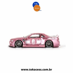 Miniatura 1:64 - Kaido House Mini GT - Nissan Slyline GT-R (R34) Kaido Racing Factory V1 Rosa (128) - comprar online