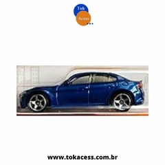 Miniatura 1:64 Matchbox - 70 anos - 2016 Alfa Romeo Giulia Azul - comprar online