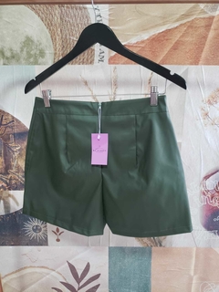 Shorts Saia Couro Eco Verde - comprar online