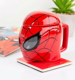 Caneca 3D em porcelana óssea da Marvel