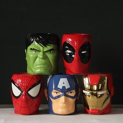 Caneca 3D em porcelana óssea da Marvel