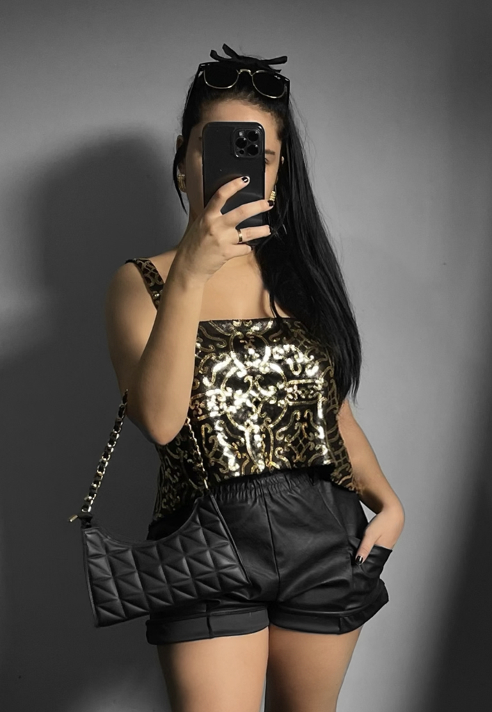 Roupa preta discount com dourado