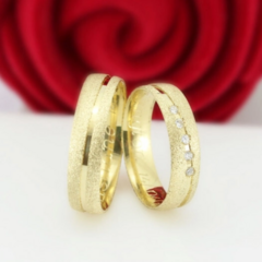 Alianças De Casamento 5mm Diamantada Friso 5 Pedras Ouro18k - comprar online