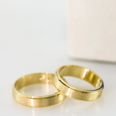 Alianças De Casamento 5mm Lisa Laterais Rebaixada Ouro 18k - Bonita de Prata