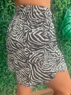 SHORT ESTAMPA ZEBRA - comprar online