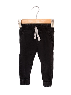 JOGGER NEGRO GABARDINA Y JEANS BEBE en internet