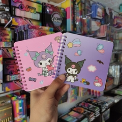 MINI LIBRETAS KUROMI ARILLOS PASTA SEMI DURA DECORADAS BRILLOS MUNDO SANRIO 52 PÁGINAS 12x12cm