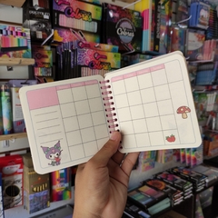 MINI LIBRETAS KUROMI ARILLOS PASTA SEMI DURA DECORADAS BRILLOS MUNDO SANRIO 52 PÁGINAS 12x12cm - tienda en línea