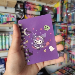 MINI LIBRETAS DE BOLSILLO RAYAS ARRILLOS PLUMA INCLUÍDA MUNDO SANRIO 10x8cm - comprar en línea