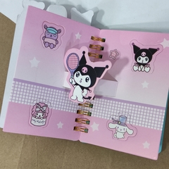 Imagen de MINI LIBRETAS KUROMI 84 x 119 mm 3D ARILLOS HOJAS DE RAYAS MUNDO SANRIO