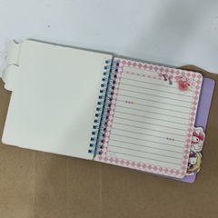 LIBRETA CUADRADA RAYAS ARILLOS SEPARADORES INCLUIDOS 3D PASTA SEMI DURA 15 x 15 cm 70 PAGS MUNDO SANRIO - tienda en línea