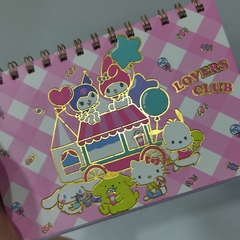 PLANNERS SEMANALES 12 x 18.5 cm APLICACIONES DORADAS ARILLOS PASTA SEMI DURA MUNDO SANRIO - comprar en línea