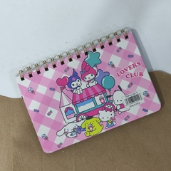 PLANNERS SEMANALES 12 x 18.5 cm APLICACIONES DORADAS ARILLOS PASTA SEMI DURA MUNDO SANRIO - tienda en línea