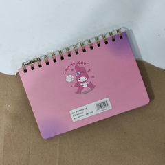 PLANNERS 104 PAGS 18.6 x 12.3 cm PASTA DURA ARILLOS MUNDO SANRIO - Maco Creativos