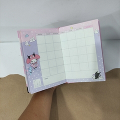 PLANNERS SEMANALES KUROMI PASTA DURA 80 PAGS 13.3 x 19.3 cm MUNDO SANRIO - tienda en línea