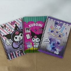 LIBRETAS KUROMI ARILLOS 14.5 x 21 cm RAYAS PASTA SEMI DURA DISEÑOS METÁLICOS MUNDO SANRIO