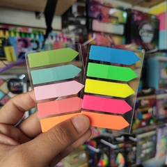 POST IT SEPARADORES STICKER SOFIA PET DIFERENTES COLORES 4.5x1cm PUNTA TRIANGULADA BASE DE PLASTICO SEMI RIGIDO NOTAS ADHESIVAS STICKY NOTES