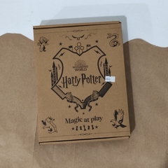 KIT CAJA SORPRESA WIZARDING WORLD CAJA DE REGALOS HARRY POTTER MAGIC AT PLAY CASAS DE HOGWARTS SLYTHERIN en internet