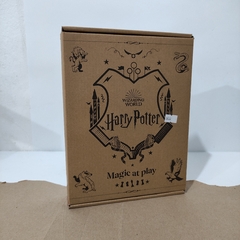 KIT CAJA SORPRESA WIZARDING WORLD CAJA DE REGALOS HARRY POTTER MAGIC AT PLAY HOGWARTS en internet