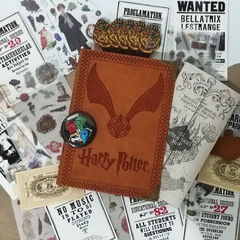 KIT CAJA SORPRESA WIZARDING WORLD CAJA DE REGALOS HARRY POTTER MAGIC AT PLAY HOGWARTS - Maco Creativos