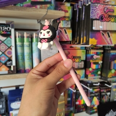 PLUMA LLAVERO PERSONAJES MUNDO SANRIO PUNTA 0.5MM PLUMA NEUTRAL TINTA NEGRA MUNDO SANRIO en internet