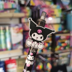 PLUMAS RECTRÁCTILES KUROMI DIFERENTES DISEÑOS PUNTA 0.5MM TINTA NEGRA MUNDO SANRIO - comprar en línea